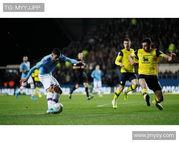 足球之战：激情对决与团队协作的完美结合探讨